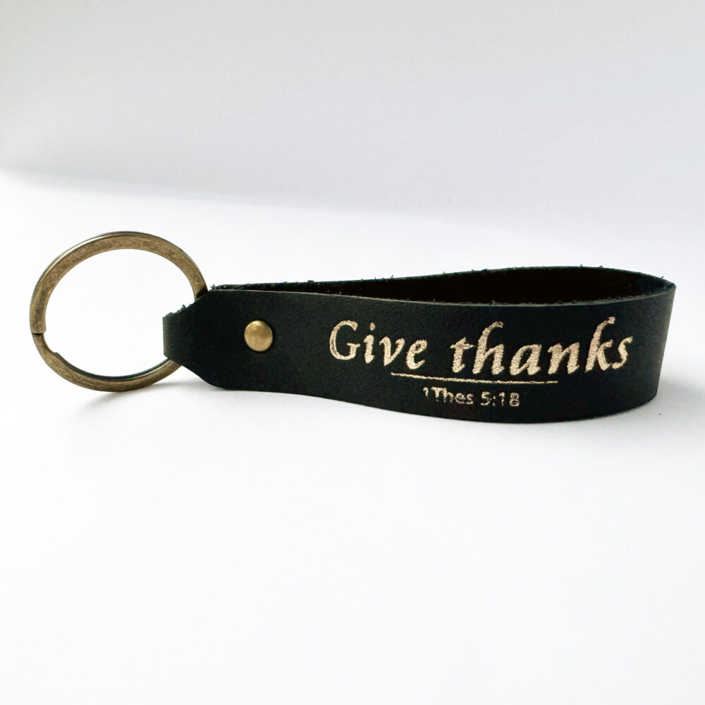 Key ring, real leather - Give thanks + cross